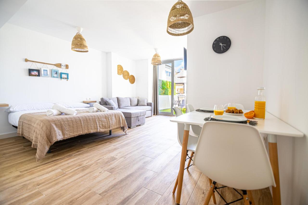 Sunstay Loft Puerto Marina بينالماذينا المظهر الخارجي الصورة