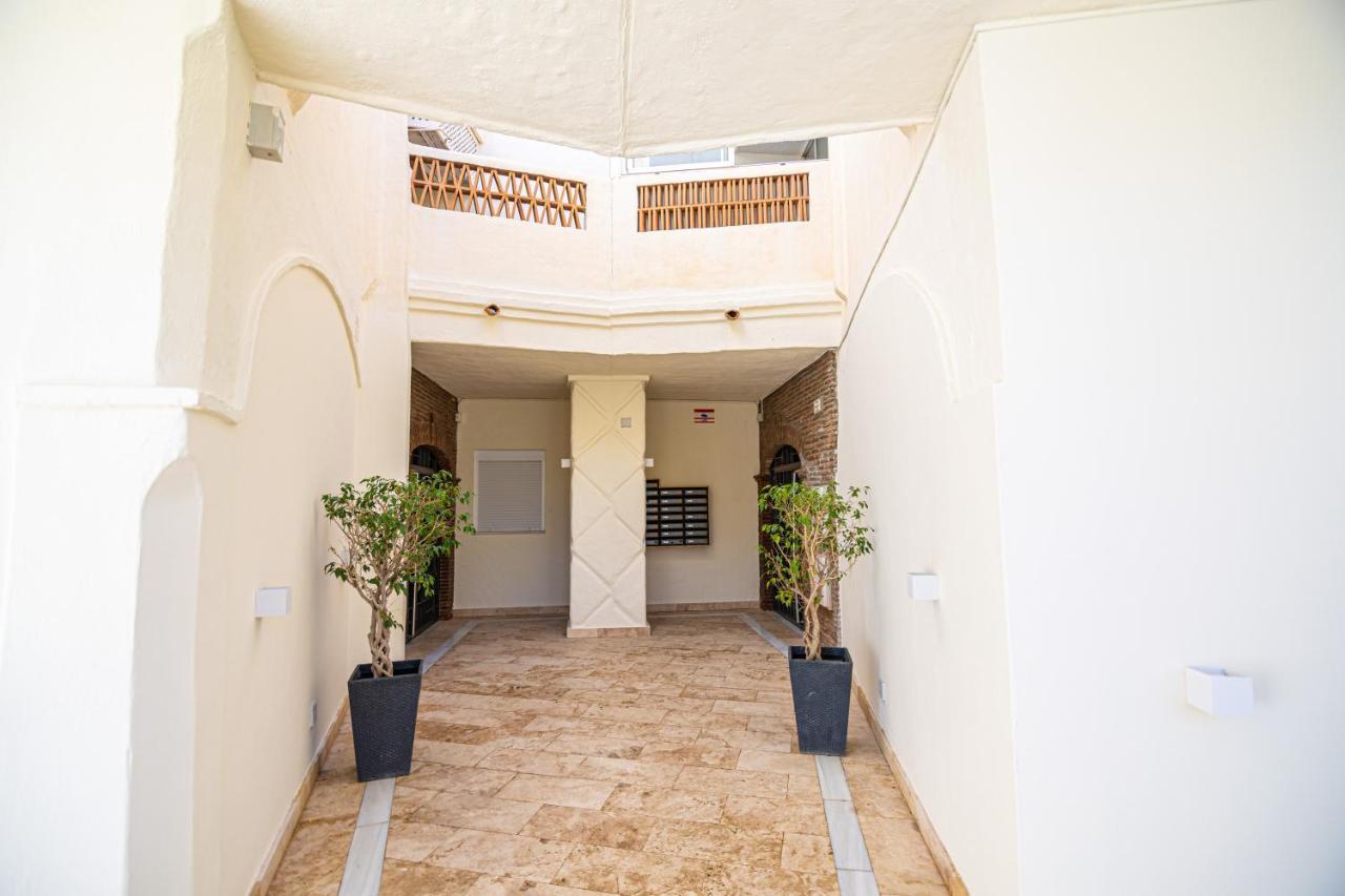 Sunstay Loft Puerto Marina بينالماذينا المظهر الخارجي الصورة