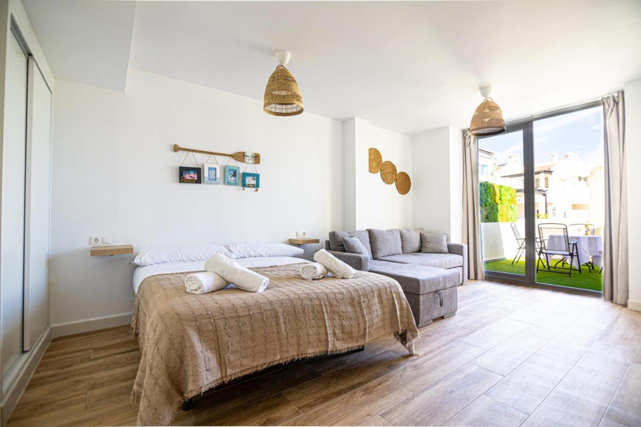 Sunstay Loft Puerto Marina بينالماذينا المظهر الخارجي الصورة