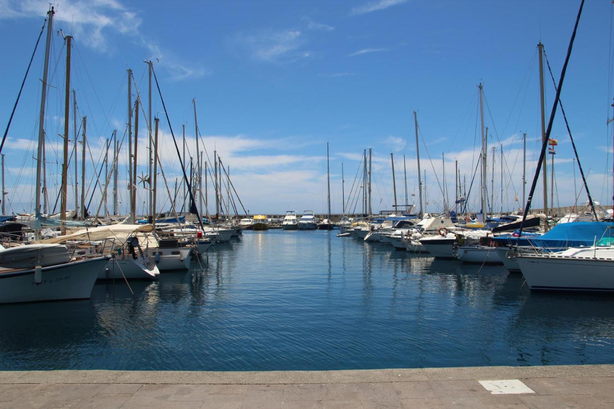 Sunstay Loft Puerto Marina بينالماذينا المظهر الخارجي الصورة
