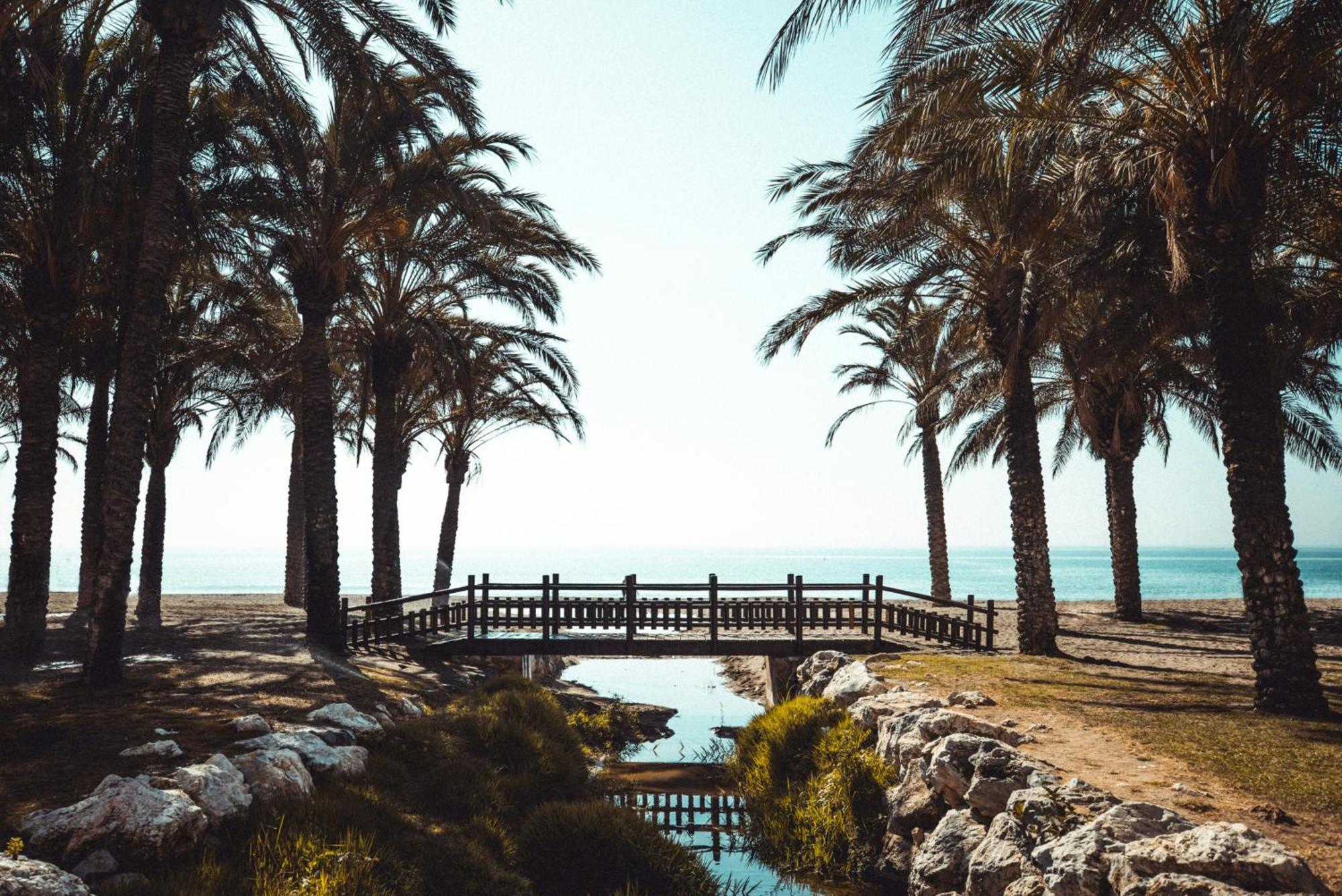 Sunstay Loft Puerto Marina بينالماذينا المظهر الخارجي الصورة